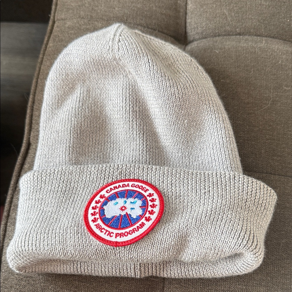 Canada Goose cuffed beanie. Unisex. Like new